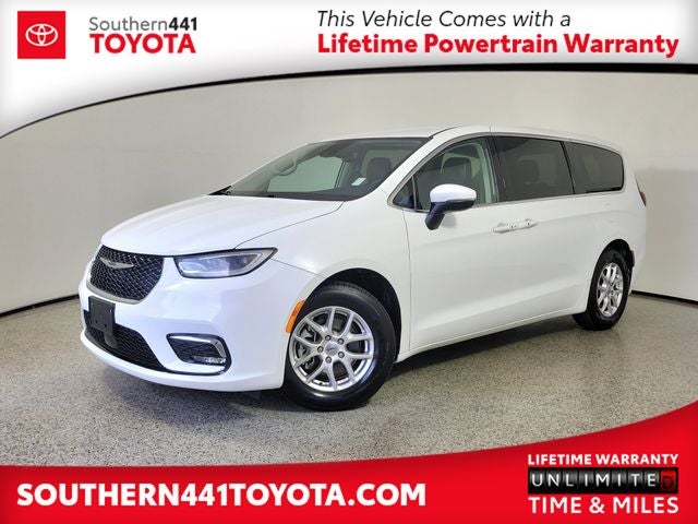 2023 Chrysler Pacifica Touring L in Bright White Clearcoat — front three-quarter view