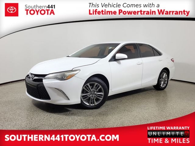 2017 Toyota Camry SE in Super White — front three-quarter view