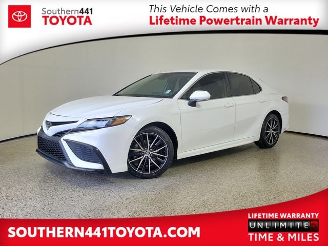 2023 Toyota Camry SE in Ice Cap — front three-quarter view