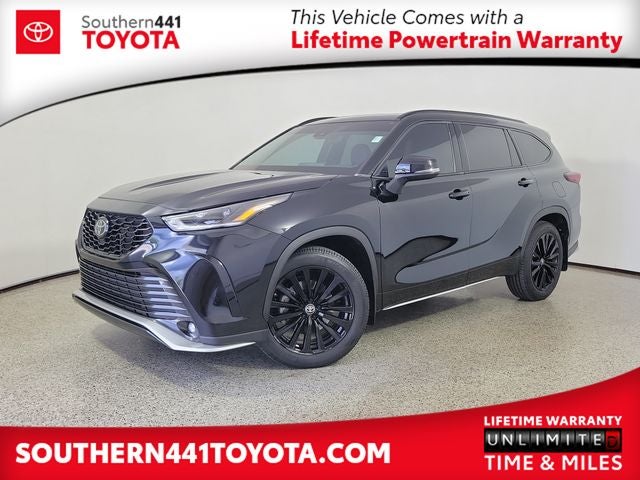 2024 Toyota Highlander XSE in Midnight Black Metallic — front three-quarter view