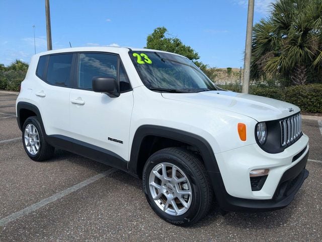 2023 Jeep Renegade Latitude in Alpine White Clearcoat — front three-quarter view